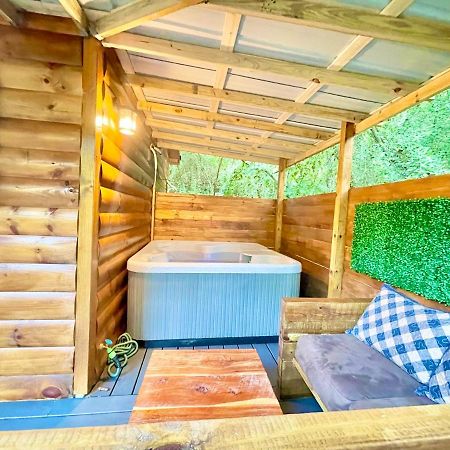 New Tiny Cabin Hot Tub Firepit Fenced Yard Sevierville Exteriör bild
