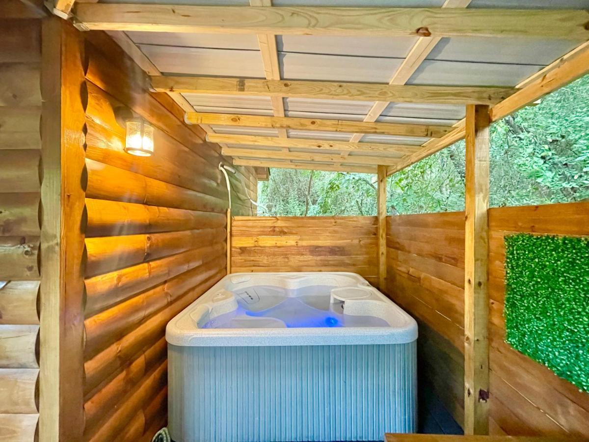 New Tiny Cabin Hot Tub Firepit Fenced Yard Sevierville Exteriör bild