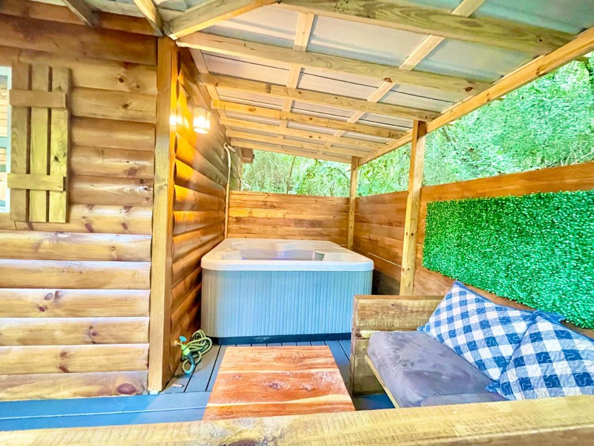 New Tiny Cabin Hot Tub Firepit Fenced Yard Sevierville Exteriör bild